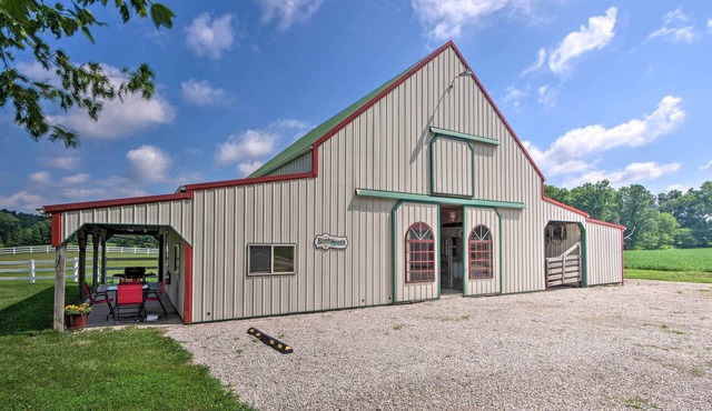 Renovated Bunkhouse on 12-Acre Horse Farm!