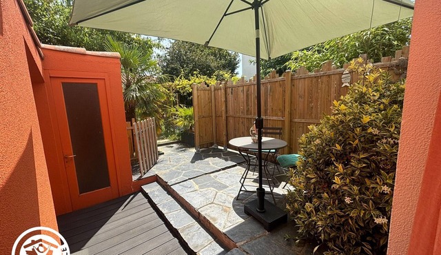 Renovated cottage near beach, city center and bike paths with private terrace
