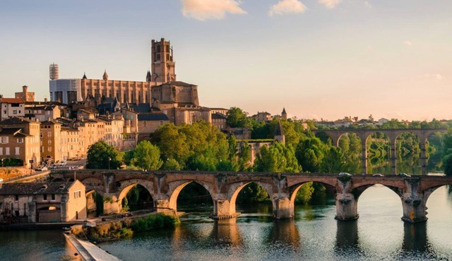 Renovated chestnut farmhouse with guaranteed peace and quiet, close to the village of Ambialet