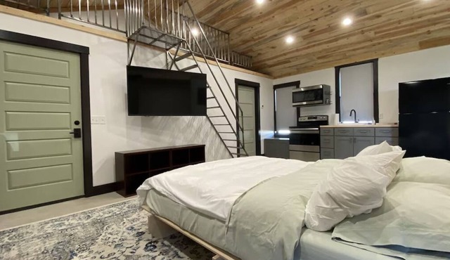 Renovated Cabin between Yellowstone and Big Horn Mountains- Fiber Internet