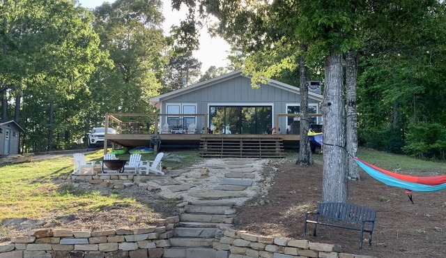 Renovated Cabin on 300 ft Waterfront (Pet Friendly)