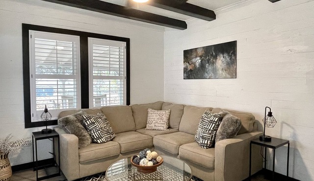 Renovated Calera Farmhouse Home!