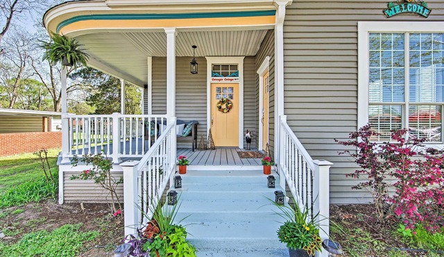 Renovated 'Carnegie Cottage' - Walk to Dtwn!