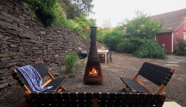 Renovated Catskills Farmhouse - hiking, swimming, quaint towns, 1st floor living