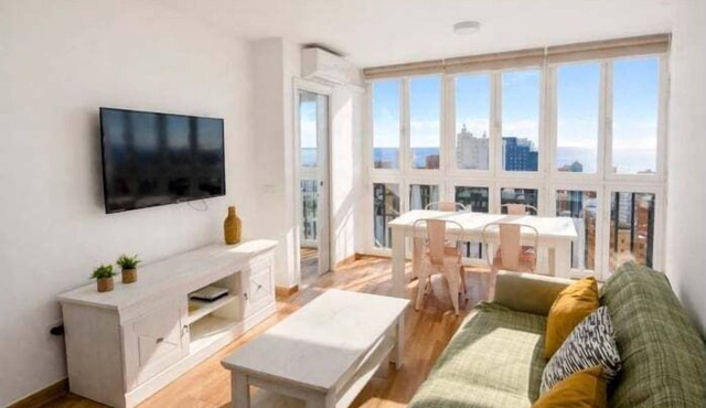 Renovated central apartment with garage and pool