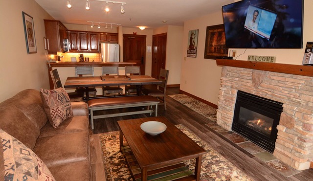Renovated Central Village, Mountain Views Spacious Ski-In/Out condo. Summer A/C