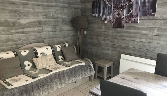 Renovated chalet 7 pers, 2 rooms, parking, pets allowed