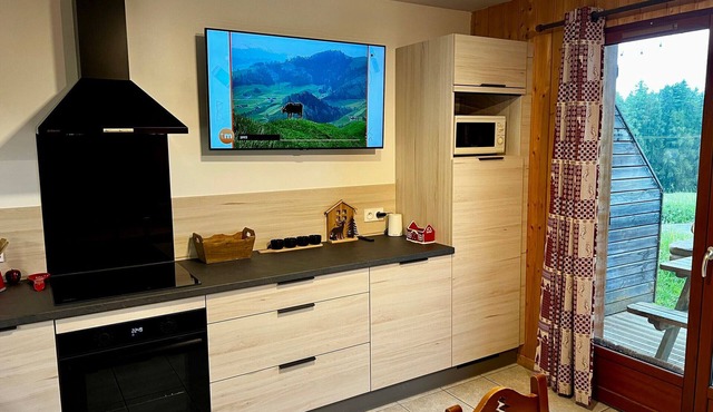 Renovated chalet for 6, Smart TV, WiFi, parking, pets allowed