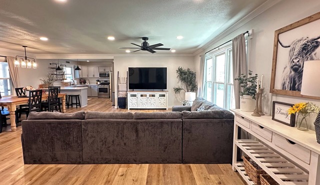 Renovated charming home close to Lee University!