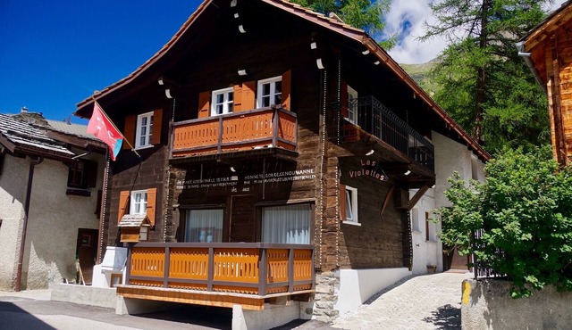 Renovated Classic 1803 Chalet