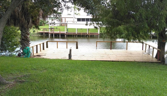 Renovated,clean,comfortable,trailer on canal with Lake Okeechobee access.