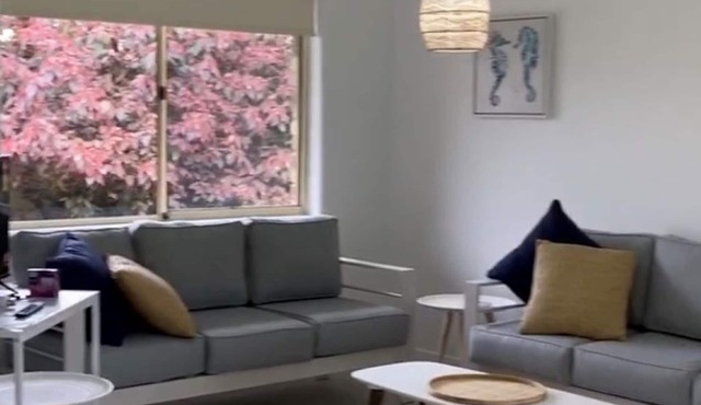 Renovated Coastal Style: 4 bedroom house near beach and park