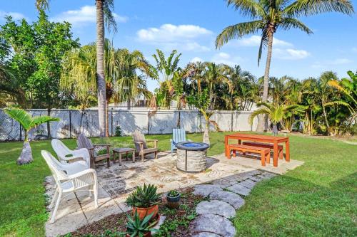 Renovated Coastal Retreat Near Beach Firepit & Yard