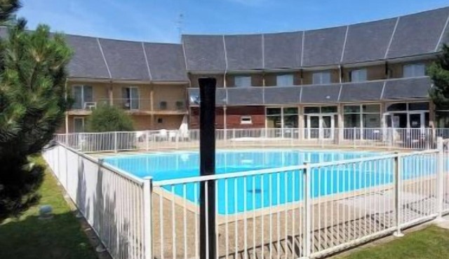 Renovated cocoon pool & terrace near Honfleur