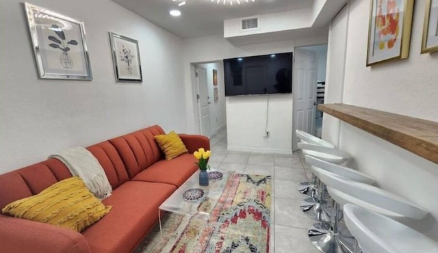 Renovated College Park home Sleeps10 close to WP