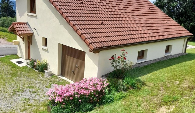 Renovated comfortable house, great view, pets allowed