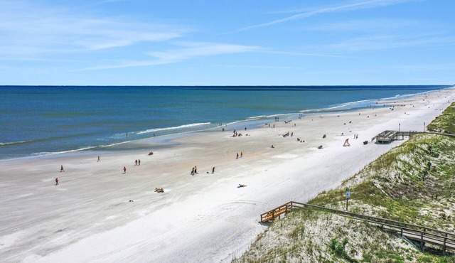 Renovated Condo With Ocean Views, Pool, & Beach Access