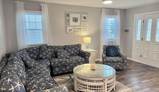 Renovated Condo/3BR 2BA First Floor Unit Near South End Beach Access