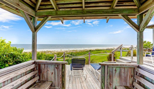 Renovated Condo With Balcony, Lush Views, Outdoor Pool