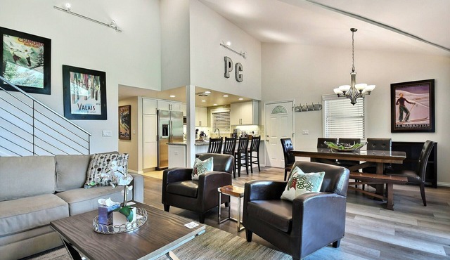 Renovated Condo w/Hot Tub, Pool, Close to PCMR, Shopping & Bus. Up to 25% Off!