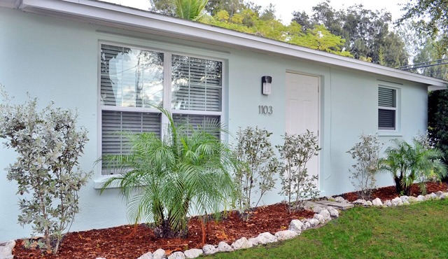 Renovated condo with easy beach access on Siesta