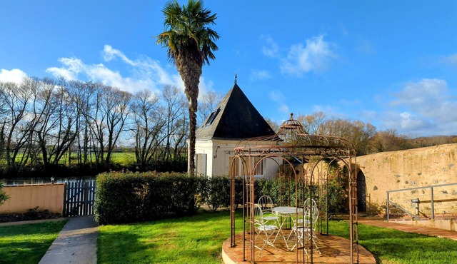 Renovated cottage by the Sarthe river, tranquil with private parking