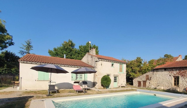 Renovated cottage in Charroux with private pool and terrace