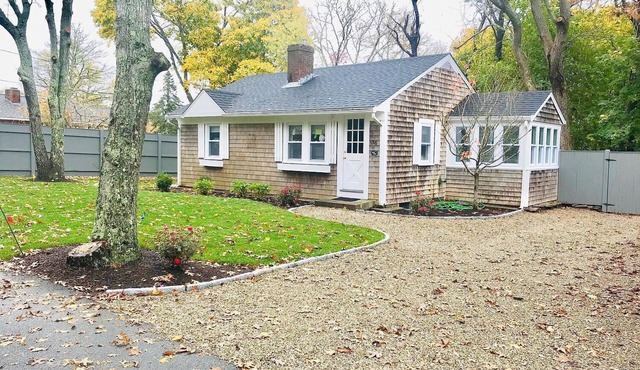 Renovated cottage 1 mile to beach in Chatham!