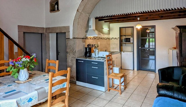 Renovated Cottage with Comfort and Nature in Saint-Bresson