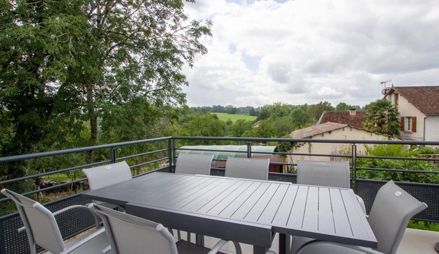 Renovated cottage in the heart of Périgord with garden and terrace