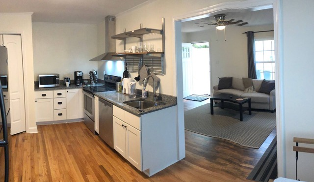 Renovated Cottage Minutes From Downtown