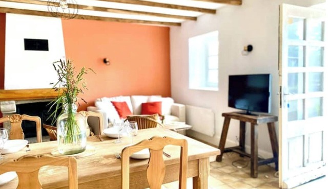 Renovated cottage near Dinan and Emerald Coast. nsleeps 4/2 large bedrooms