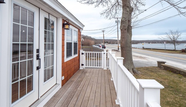 Renovated Cottage- steps away from the water