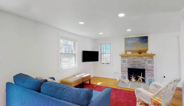 Renovated cottage steps from private beach with backyard, grill, bay views, AC