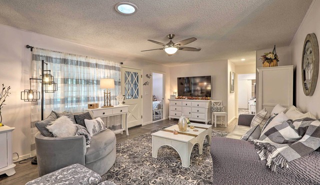 Renovated Cottage w/Fire Pit in Munds Park!