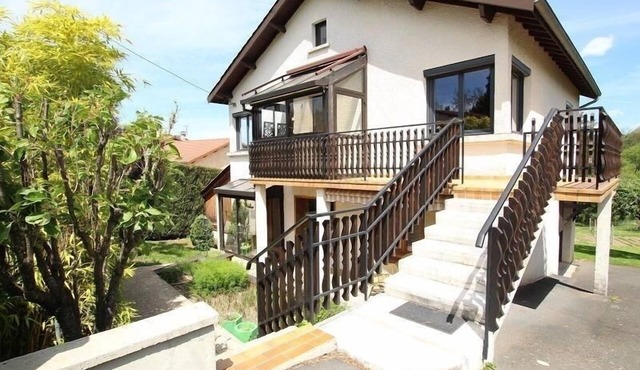 Renovated cottage with terrace near Retournac