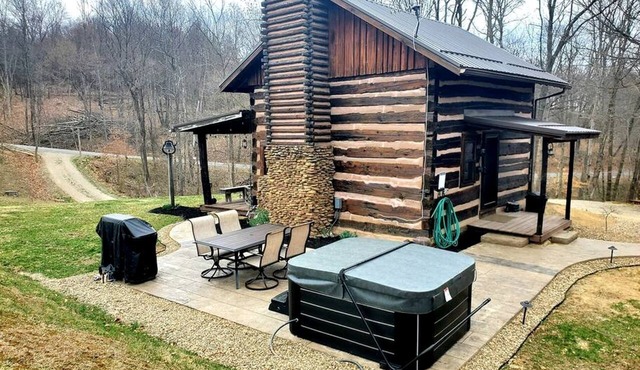 Renovated Cottage with Spa Surrounded by Beautiful Hiking Trails in Ohio