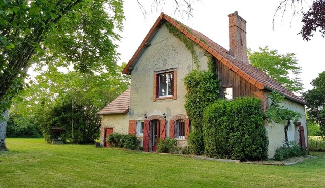 Renovated country house, 8 km from Bourges, all comforts