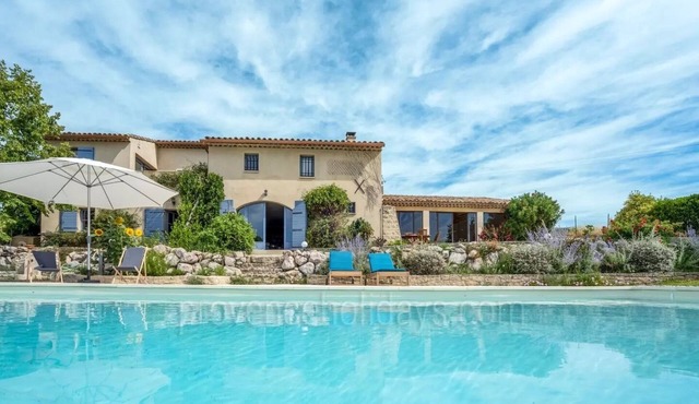 Renovated country farmhouse, absolute calm with breathtaking views of the countryside and Ventoux