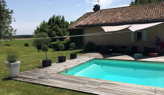 Renovated country house with pool and spa 12 minutes from the beach