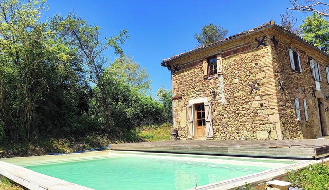 Renovated country house with heated pool in Comminges.