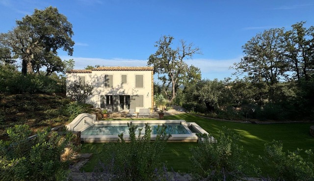 Renovated country house with large garden and swimming pool, quiet location, ideal for families