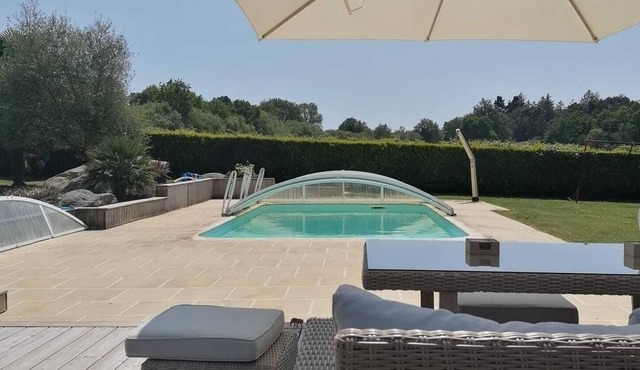 Renovated country house with swimming pool, in a quiet location with a large garden planted with trees