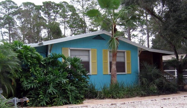 Renovated Cozy Orange Beach Cottage With Bunk House.