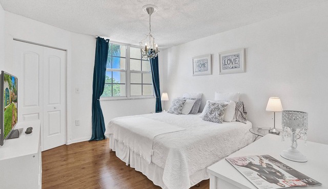 Renovated cozy The yacht club at aventura free parking