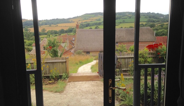 Renovated cricket Pavilion, huge views, walks. close to amenities, beach, pub