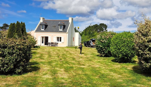 Renovated, detached belle-illoise family home, 3 bedrooms, sleeps 9