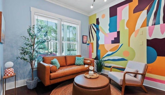 Renovated Dog Friendly Duplex Near Food & Fun! Fully Fenced Yard and Private Parking