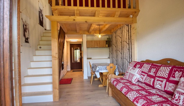 Renovated duplex 4 pers near cable car