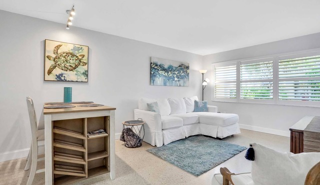 Renovated duplex near Honeymoon Caladesi Island with patio AC and WD